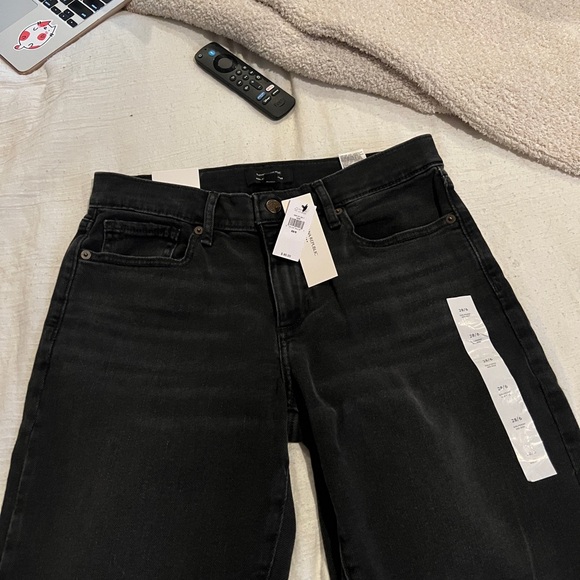 Banana Republic Girlfriend mid-rise Black Jeans - Picture 2 of 2